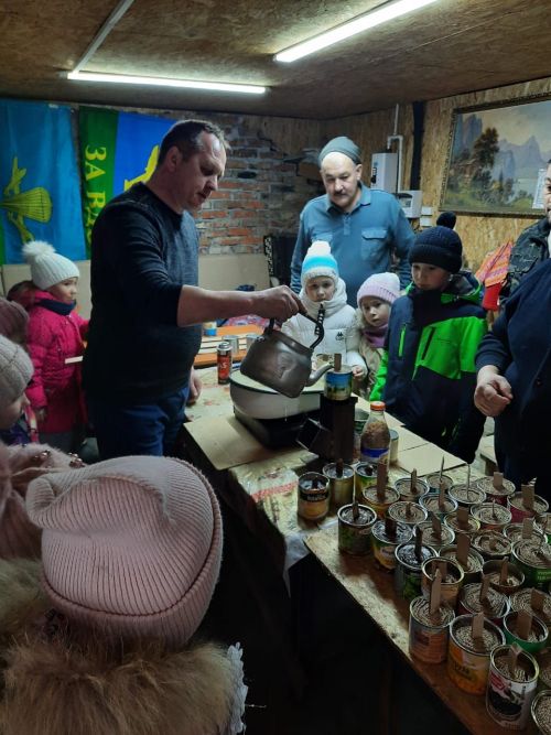 Мобилизацияләнгән райондашларга укучылар шәм ясады (фото)
