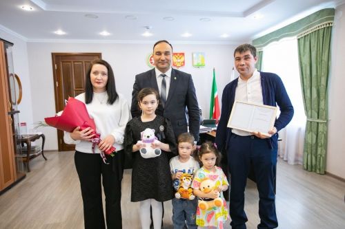 Балтачта яшь гаиләләргә торак өчен таныклыклар тапшырдылар (фото)