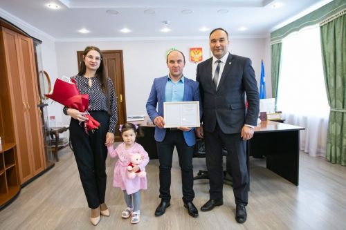 Балтачта яшь гаиләләргә торак өчен таныклыклар тапшырдылар (фото)