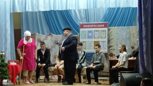 Айзиләнең пьесасын әтисе укыгын мәктәптә сәхнәләштергәннәр (фото)
