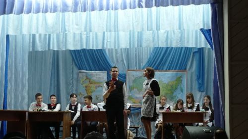 Айзиләнең пьесасын әтисе укыгын мәктәптә сәхнәләштергәннәр (фото)