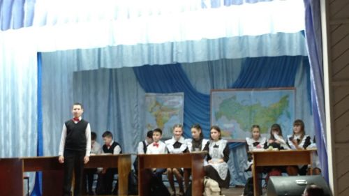 Айзиләнең пьесасын әтисе укыгын мәктәптә сәхнәләштергәннәр (фото)