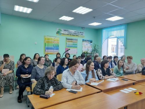 Нөнәгәрдә мөмкинлекләре чикле балаларны укыту-тәрбия эшчәнлеге буенча тәҗрибә уртаклаштылар (фото)
