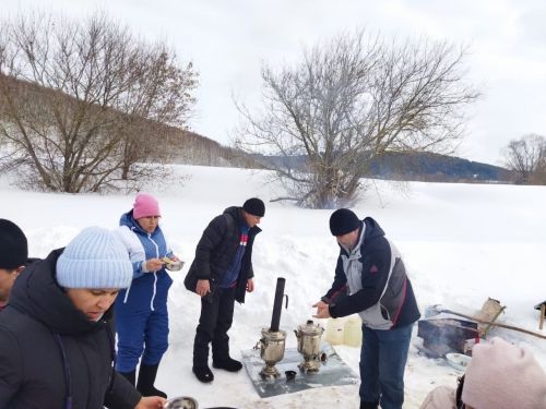 Куныр урта мәктәбе коллективы эшли дә ,куңелле итеп ял да итә белә ( +бик күп фото)