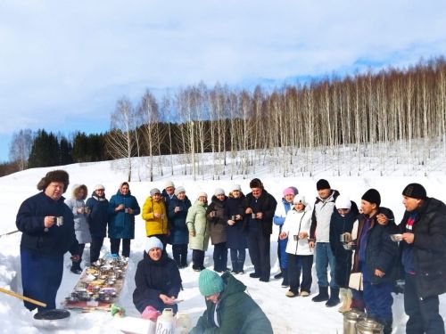Куныр урта мәктәбе коллективы эшли дә ,куңелле итеп ял да итә белә ( +бик күп фото)