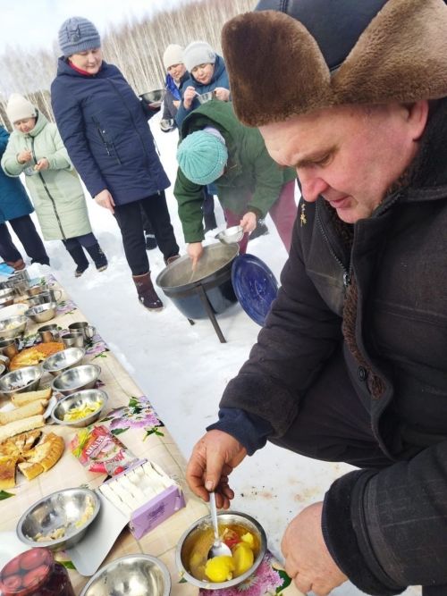 Куныр урта мәктәбе коллективы эшли дә ,куңелле итеп ял да итә белә ( +бик күп фото)