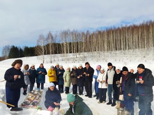Куныр урта мәктәбе коллективы эшли дә ,куңелле итеп ял да итә белә ( +бик күп фото)