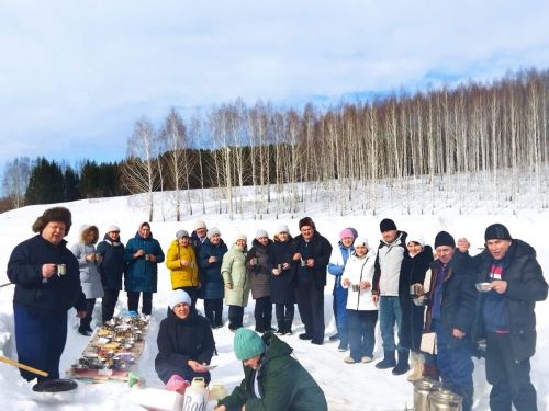 Куныр урта мәктәбе коллективы эшли дә ,куңелле итеп ял да итә белә ( +бик күп фото)