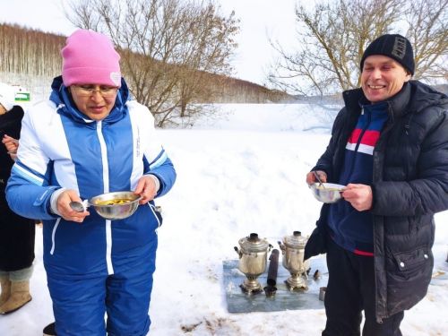 Куныр урта мәктәбе коллективы эшли дә ,куңелле итеп ял да итә белә ( +бик күп фото)