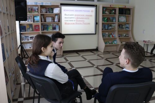 Үзәк китапханә хезмәткәрләре  «Своя игра» дип аталган интеллектуаль уен үткәрделәр (фото)