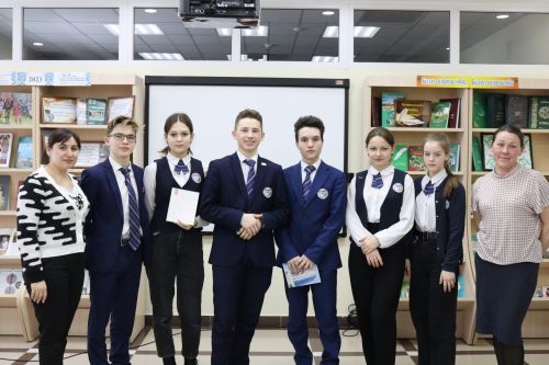 Үзәк китапханә хезмәткәрләре  «Своя игра» дип аталган интеллектуаль уен үткәрделәр (фото)