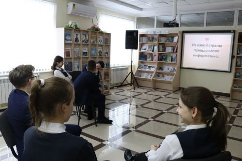 Үзәк китапханә хезмәткәрләре  «Своя игра» дип аталган интеллектуаль уен үткәрделәр (фото)