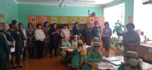 «Укытучыларга ярдәм итү һәм педагогларның һөнәри компетентлыгын арттыру формаларының берсе буларак остазлык» темасына семинар узды
