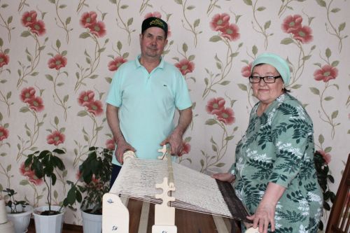 Гөлзифа Нәҗипова:«Әтинең гармунын бизәп бирдем, милли бизәкле келәм суктым»