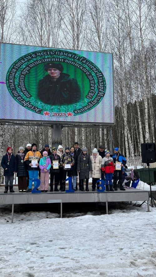 Махсус операция вакытында батырларча һәлак булган Галиев Илдар Ильнурович истәлегенә чаңгы узышлары буенча эстафета узды (фото)