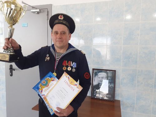 “Дулкын” йөзү бассейнында су асты флоты диңгезчеләре үзара көчләрен сынадылар (фото)