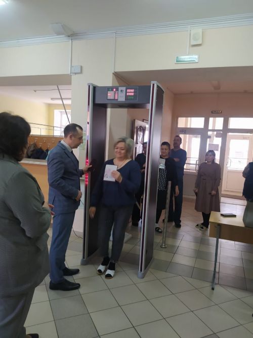 Балтачта әти-әниләр рус теленнән бердәм дәүләт имтиханы тапшырды (фото)