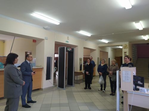 Балтачта әти-әниләр рус теленнән бердәм дәүләт имтиханы тапшырды (фото)