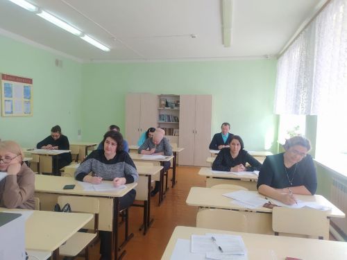 Балтачта әти-әниләр рус теленнән бердәм дәүләт имтиханы тапшырды (фото)