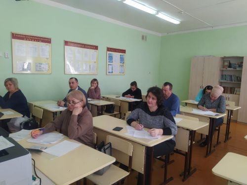 Балтачта әти-әниләр рус теленнән бердәм дәүләт имтиханы тапшырды (фото)