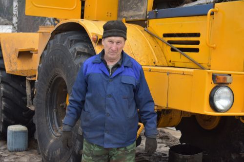 Гаражда чүкеч чыңы, трактор гөрелтесе