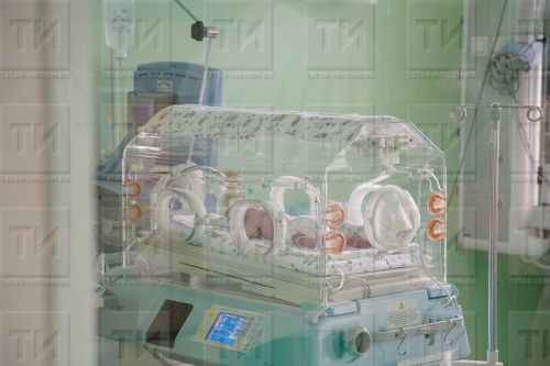 Кызын тудырып, чоланга чыгарып куйган...