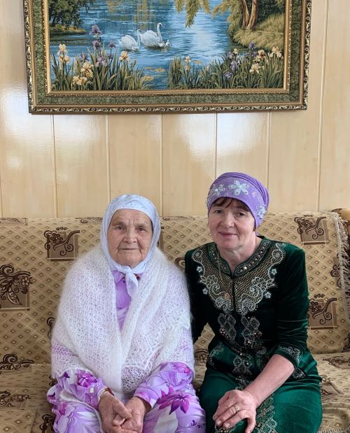 Бүген Гамилә Гыйлмулла кызы Габделхакова хәерле исәнлектә үзенең 90 яшьлек гомер бәйрәмен каршы алды