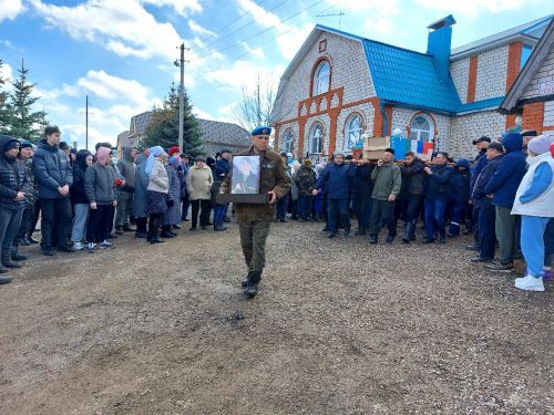 Балтач батыр улы белән хушлашты (фото, видео)