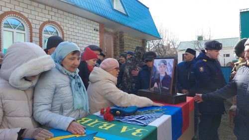 Балтач батыр улы белән хушлашты (фото, видео)