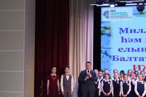 Балтач гимназиясенең иҗат концертыннан фотомизгелләр