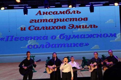 Балтач гимназиясенең иҗат концертыннан фотомизгелләр