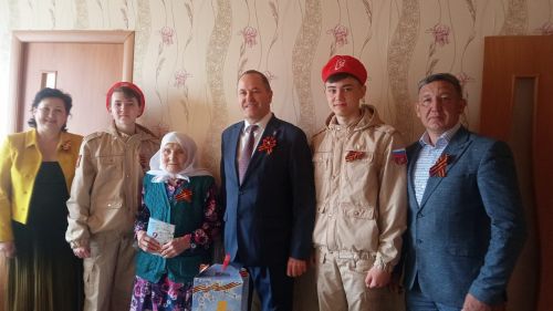 Балтачның тыл ветераннары бәйрәм күчтәнәчләре кабул итте (фото)