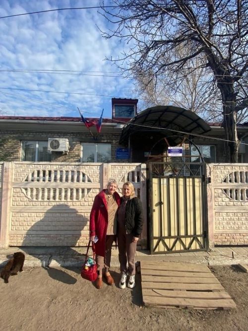 Лена ханым Луганскидагы балалар йортында булып кайтты