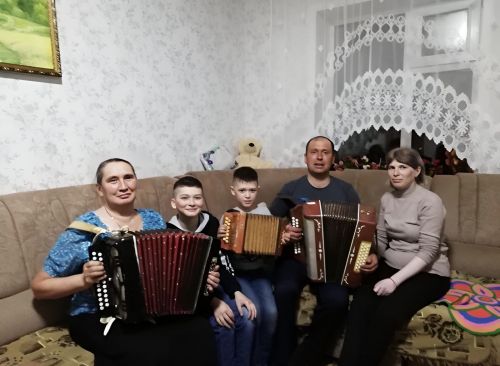 «Крезьгурен вырыку, лулыным шутэтскисько»