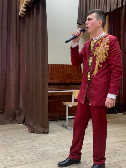 Сәрдек егете көллияткә имтиханнарсыз укырга керү сертификатына ия булды (фото)
