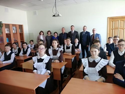 Сосна мәктәбенә Казаннан яңа укытучы килгән? (фото)