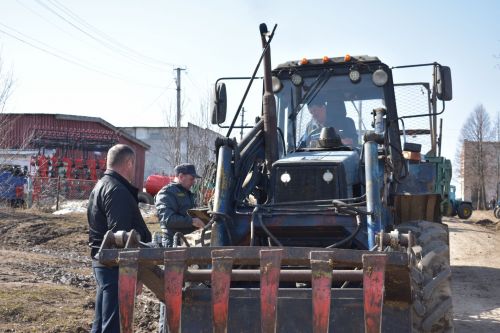 «Двигателең шәп эшли»... Бу сүзләргә һәрбер механизатор сөенде (+ фоторепортаж,видео)