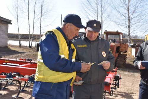 «Двигателең шәп эшли»... Бу сүзләргә һәрбер механизатор сөенде (+ фоторепортаж,видео)