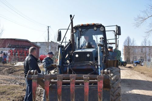 «Двигателең шәп эшли»... Бу сүзләргә һәрбер механизатор сөенде (+ фоторепортаж,видео)