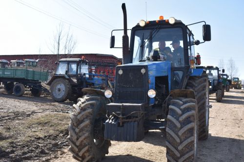 «Двигателең шәп эшли»... Бу сүзләргә һәрбер механизатор сөенде (+ фоторепортаж,видео)