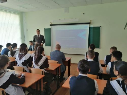 Сосна мәктәбенә Казаннан яңа укытучы килгән? (фото)