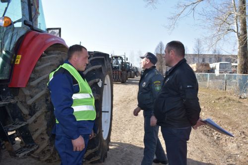 «Двигателең шәп эшли»... Бу сүзләргә һәрбер механизатор сөенде (+ фоторепортаж,видео)