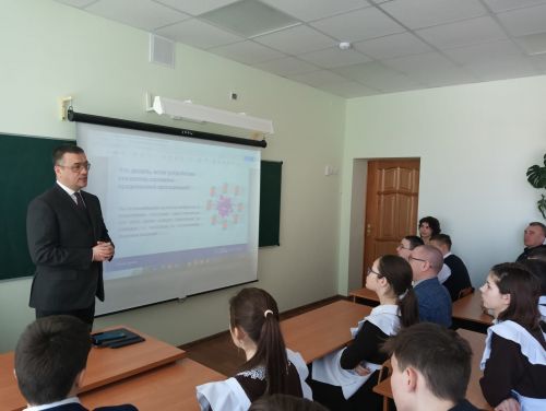 Сосна мәктәбенә Казаннан яңа укытучы килгән? (фото)