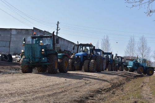 «Двигателең шәп эшли»... Бу сүзләргә һәрбер механизатор сөенде (+ фоторепортаж,видео)
