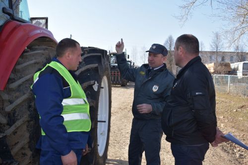 «Двигателең шәп эшли»... Бу сүзләргә һәрбер механизатор сөенде (+ фоторепортаж,видео)
