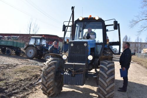 «Двигателең шәп эшли»... Бу сүзләргә һәрбер механизатор сөенде (+ фоторепортаж,видео)