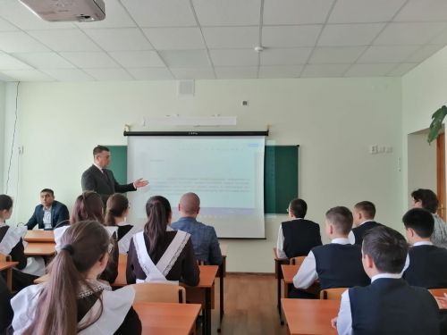 Сосна мәктәбенә Казаннан яңа укытучы килгән? (фото)
