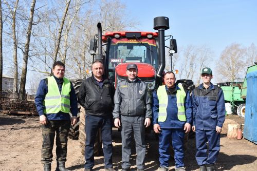 «Двигателең шәп эшли»... Бу сүзләргә һәрбер механизатор сөенде (+ фоторепортаж,видео)