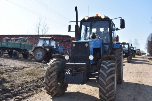 «Двигателең шәп эшли»... Бу сүзләргә һәрбер механизатор сөенде (+ фоторепортаж,видео)