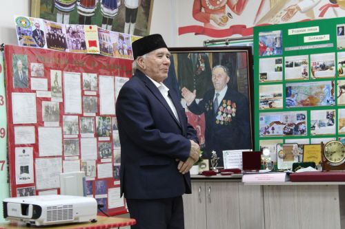 Үзе кебек булды бу очрашу